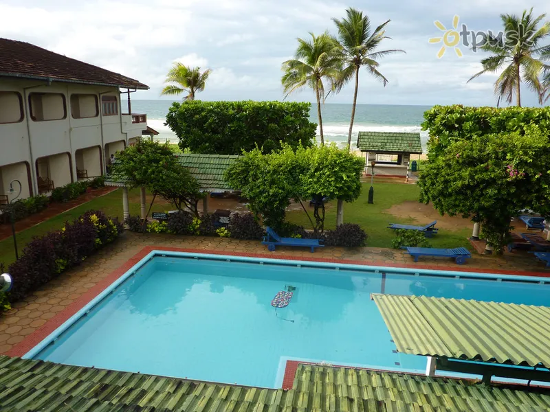 Фото отеля Sunils Beach Hotel (отель закрыт) 2* Хиккадува Шри-Ланка экстерьер и бассейны