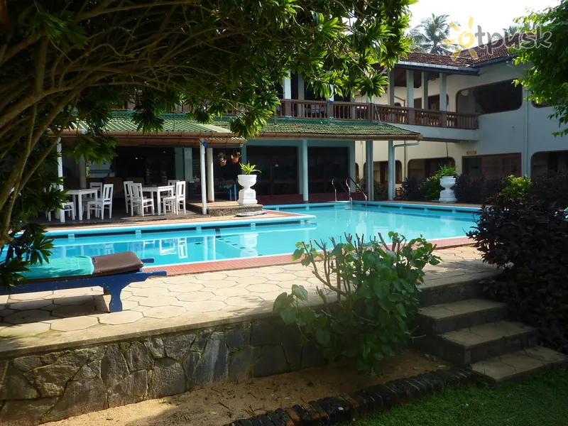 Фото отеля Sunils Beach Hotel (отель закрыт) 2* Hikaduva Šri Lanka išorė ir baseinai