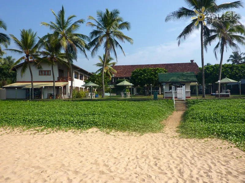 Фото отеля Sunils Beach Hotel (отель закрыт) 2* Hikaduva Šrilanka pludmale