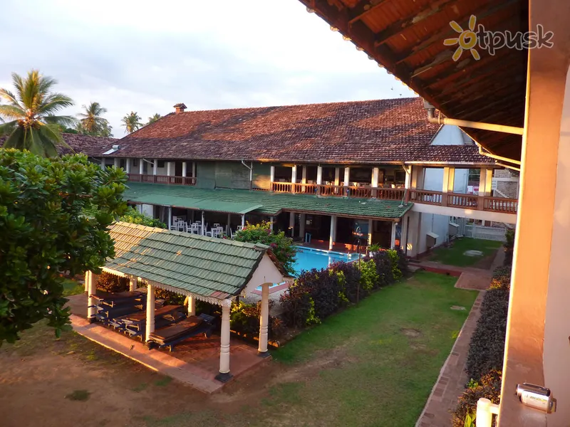 Фото отеля Sunils Beach Hotel (готель закритий) 2* Хіккадува Шрі Ланка екстер'єр та басейни
