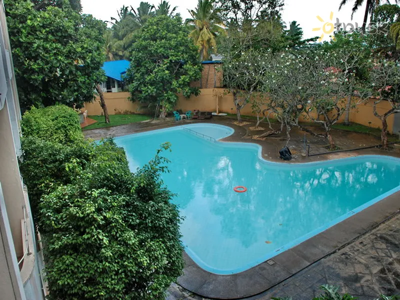Фото отеля Bay Beach Hotel 2* Weligama Šri Lanka išorė ir baseinai