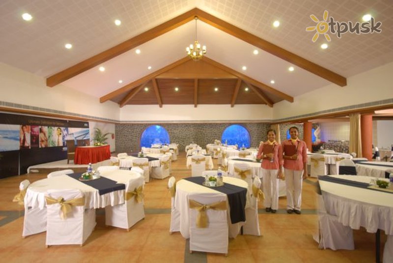 Фото отеля Uday Samudra Leisure Beach Hotel & Spa 5* Керала Индия бары и рестораны