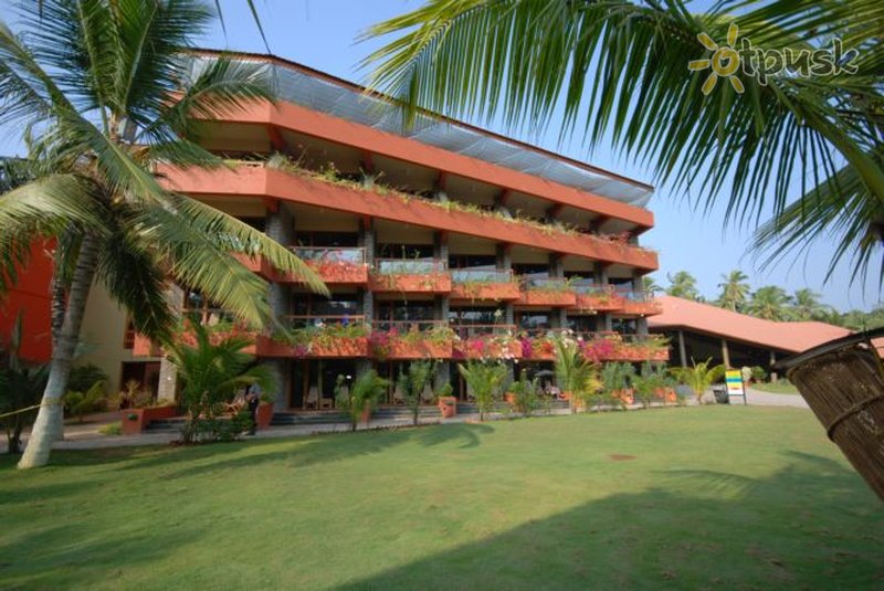 Фото отеля Uday Samudra Leisure Beach Hotel & Spa 5* Керала Индия экстерьер и бассейны