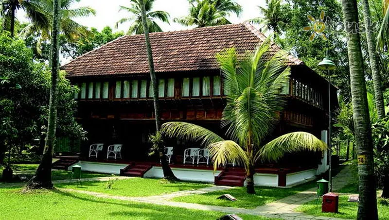 Фото отеля Coconut Lagoon 4* Керала Індія екстер'єр та басейни