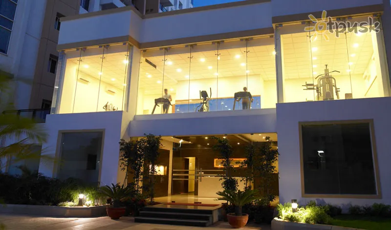 Фото отеля Royal Orchid Suites Bangalore 4* Бангалор Индия экстерьер и бассейны