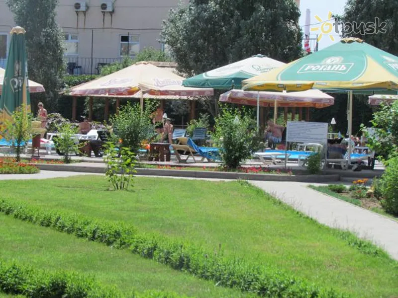 Фото отеля Трійка 3* Залізний порт Україна екстер'єр та басейни