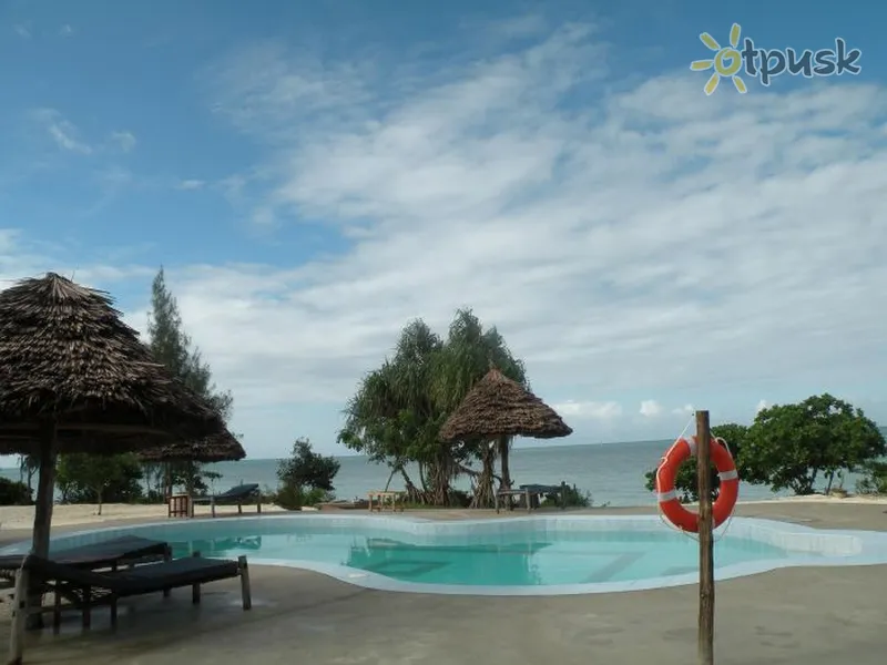 Фото отеля Mbuyuni Beach Village 3* Джамбиани Танзания экстерьер и бассейны