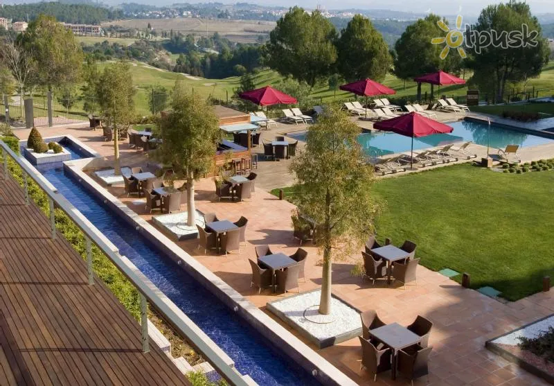 Фото отеля HUSA Masia Bach 4* Барселона Іспанія екстер'єр та басейни