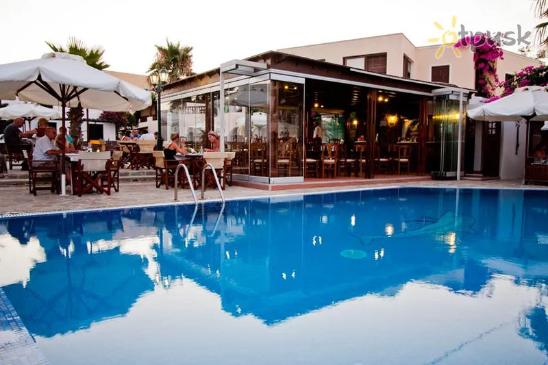Фото отеля Mathios Village Hotel 3* par. Santorini Grieķija ārpuse un baseini
