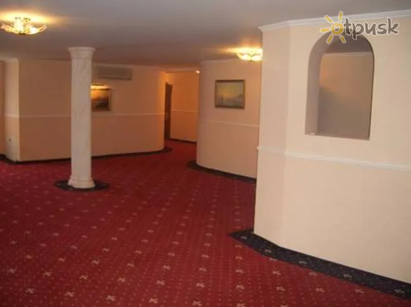 Фото отеля Золотой Павлин 3* Berehove Ukraina - Karpati vestibils un interjers