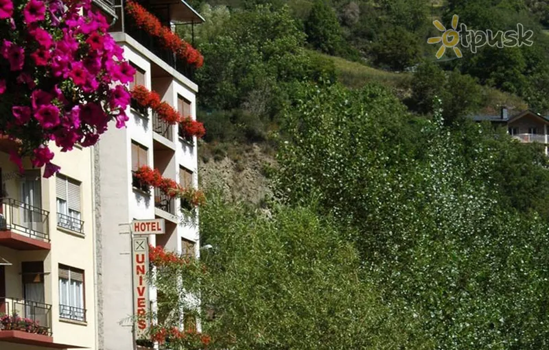 Фото отеля Univers Hotel 3* Stovykla Andora išorė ir baseinai