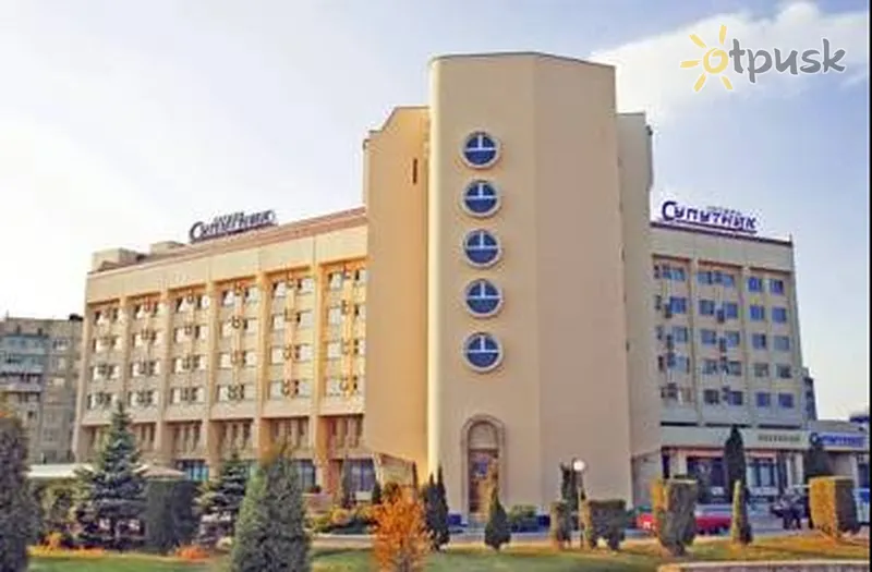 Фото отеля Спутник 3* Львов Украина экстерьер и бассейны