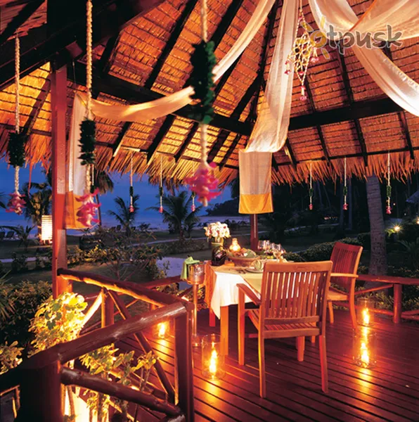 Фото отеля Outrigger Phi Phi Island Resort & Spa 5* о. Пхи-Пхи Таиланд бары и рестораны