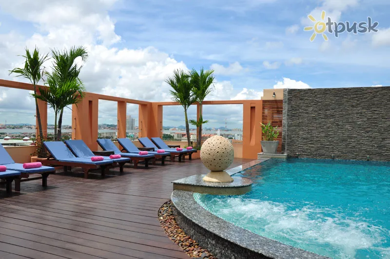 Фото отеля Empress Pattaya Hotel 3* Паттайя Таїланд екстер'єр та басейни