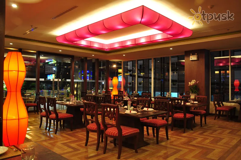 Фото отеля Empress Pattaya Hotel 3* Паттайя Таїланд бари та ресторани