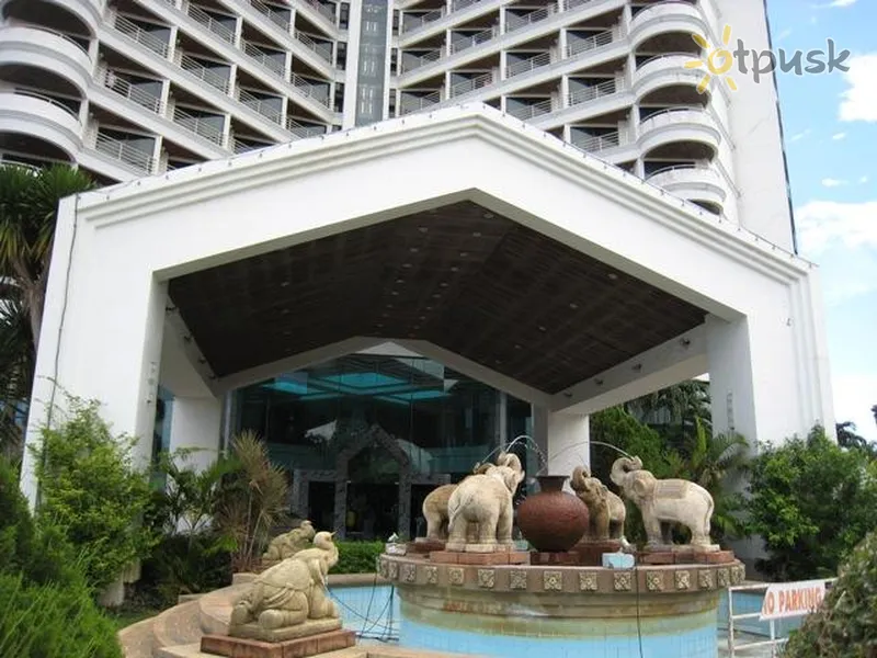 Фото отеля Town In Town Hotel 3* Паттайя Таїланд екстер'єр та басейни
