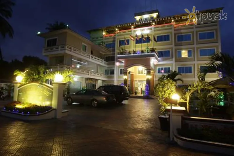 Фото отеля White Beach Hotel 3* Сиануквиль Камбоджа экстерьер и бассейны