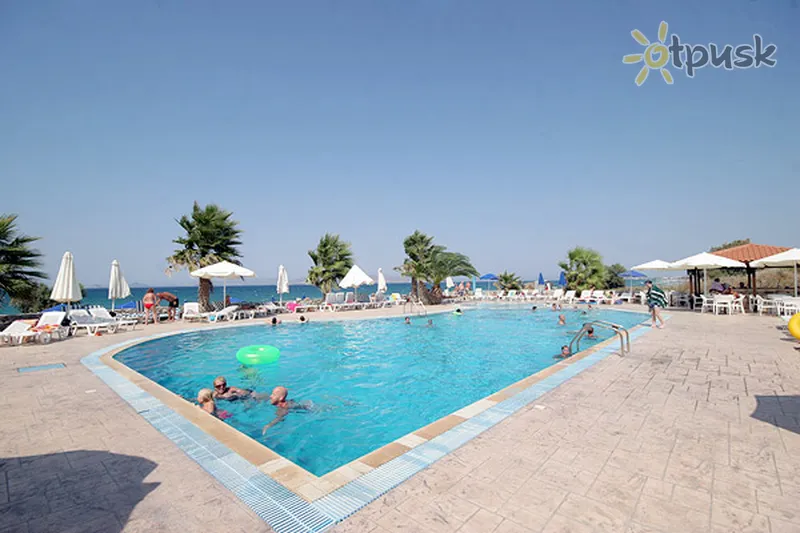 Фото отеля Irina Beach Hotel 3* Kosas Graikija išorė ir baseinai