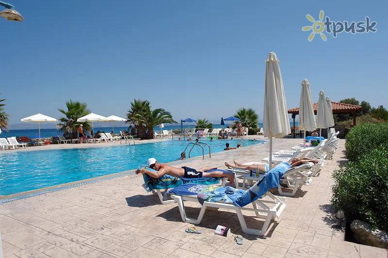Фото отеля Irina Beach Hotel 3* Kosas Graikija išorė ir baseinai