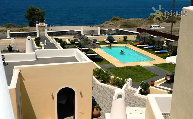 Фото отеля En Plo Boutique Suites 4* Santorini Graikija išorė ir baseinai