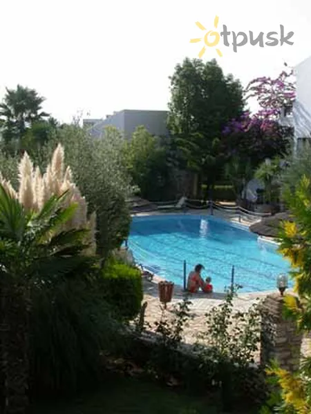 Фото отеля Paris Village Apartments 4* Peloponesas Graikija išorė ir baseinai