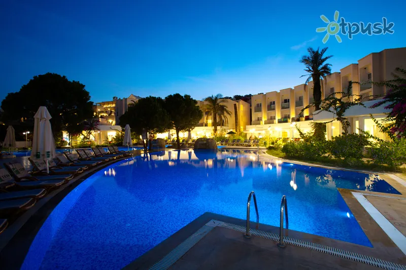Фото отеля Bodrum Royal Palm Beach Hotel 4* Бодрум Турция экстерьер и бассейны