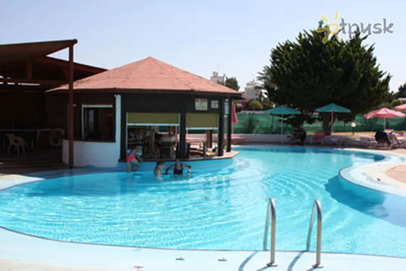 Фото отеля Astreas Beach 3* Protaras Kipras išorė ir baseinai