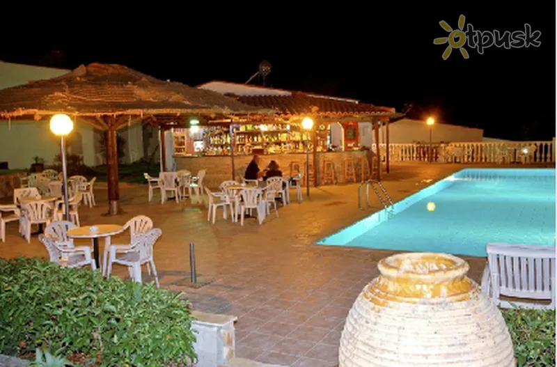 Фото отеля Navarone Hotel 3* Peloponēsa Grieķija ārpuse un baseini