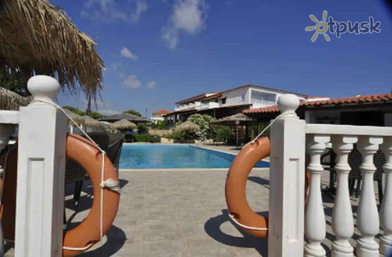 Фото отеля Navarone Hotel 3* Пелопоннес Греція екстер'єр та басейни