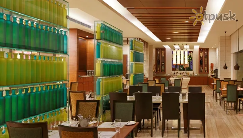 Фото отеля Lemon Tree Premier 4* Бангалор Індія бари та ресторани