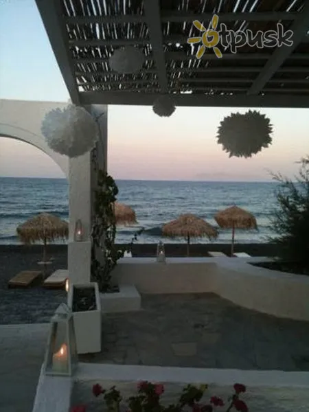 Фото отеля Thalassa Sea Side Resort & Suites 3* par. Santorini Grieķija pludmale