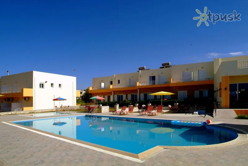 Фото отеля Petrinos Apartments 3* Kreta – Retimnas Graikija išorė ir baseinai