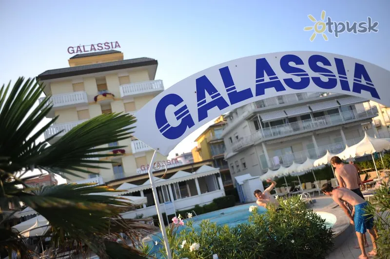 Фото отеля Galassia Hotel 3* Lido di Jesolo Itālija ārpuse un baseini