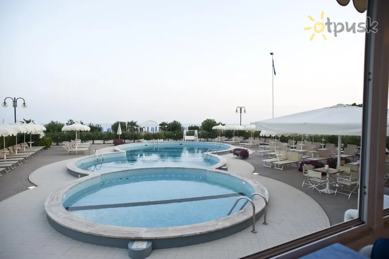 Фото отеля Galassia Hotel 3* Лідо Ді Езоло Італія екстер'єр та басейни