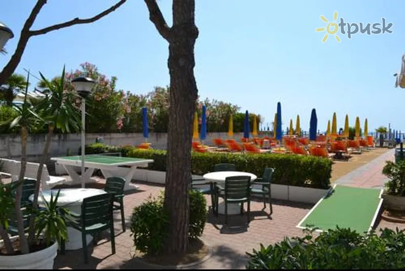 Фото отеля La Lanterna Hotel 3* Лідо Ді Езоло Італія екстер'єр та басейни