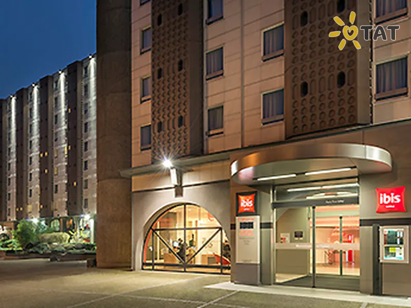 Фото отеля Ibis Paris Tour Eiffel Cambronne 3* Париж Франція екстер'єр та басейни