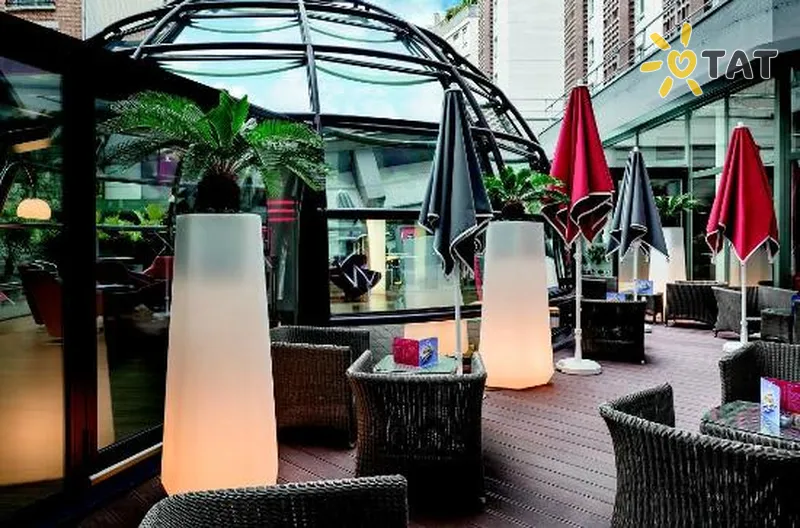 Фото отеля Ibis Paris Tour Eiffel Cambronne 3* Париж Франція екстер'єр та басейни