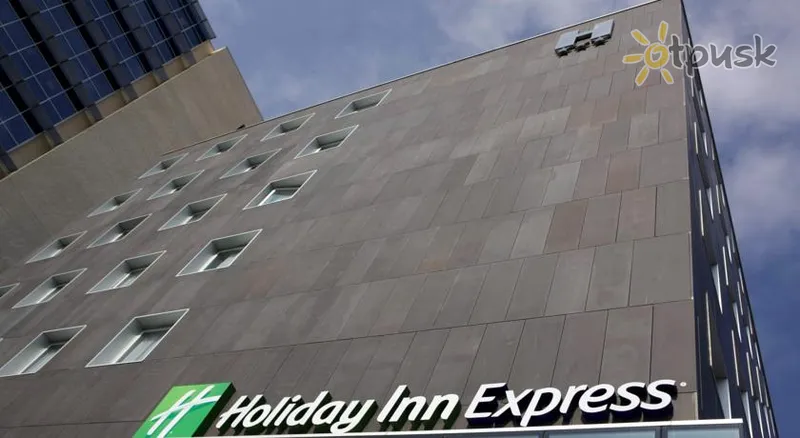 Фото отеля Holiday Inn Express Barcelona City 22 3* Barselona Spānija ārpuse un baseini