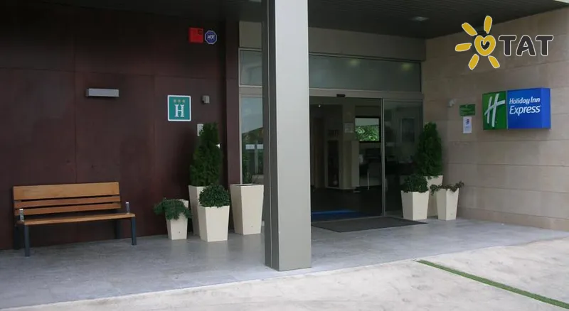 Фото отеля Holiday Inn Express Barcelona Sant Cugat 3* Barselona Ispanija išorė ir baseinai