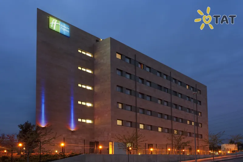 Фото отеля Holiday Inn Express Barcelona Sant Cugat 3* Барселона Испания экстерьер и бассейны