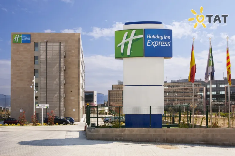 Фото отеля Holiday Inn Express Barcelona Sant Cugat 3* Барселона Испания экстерьер и бассейны