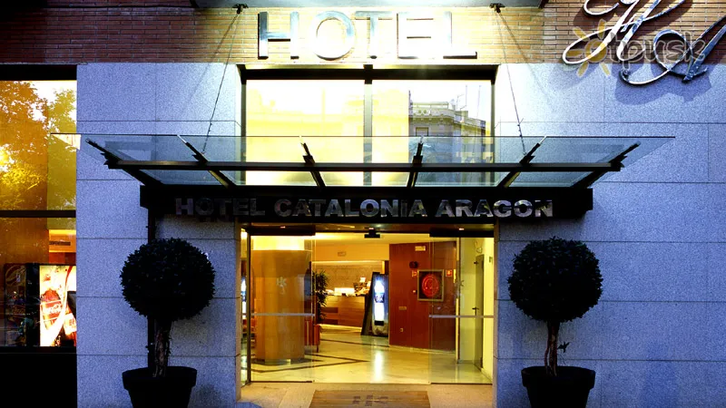 Фото отеля Catalonia Sagrada Familia 3* Барселона Іспанія екстер'єр та басейни