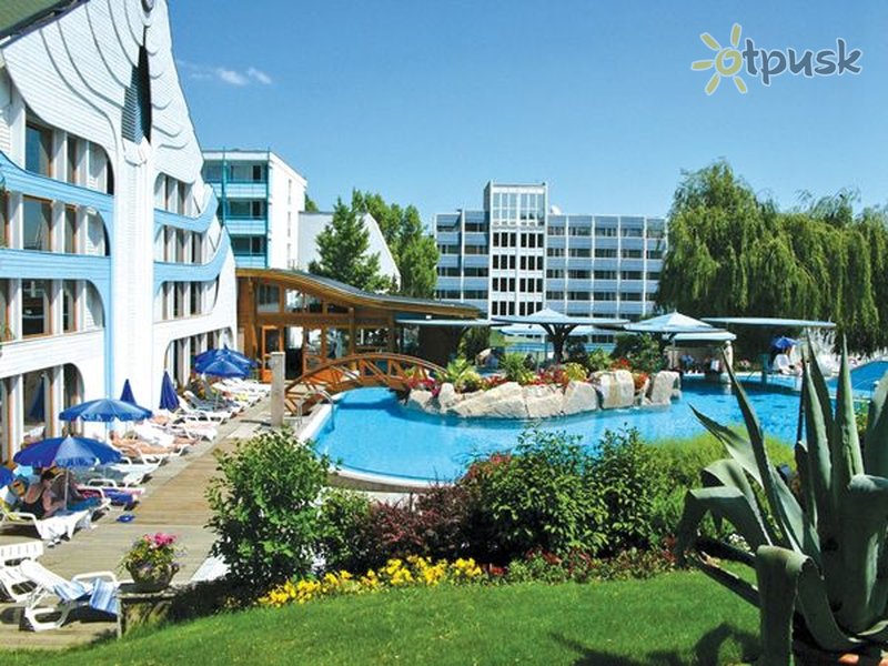 Фото отеля Kolping Hotel Spa & Family Resort 4* Хевиз Венгрия экстерьер и бассейны