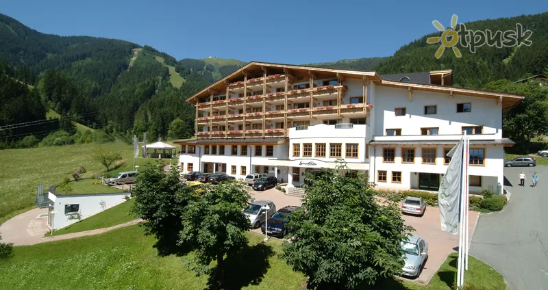 Фото отеля AlpineResort Zell am See 4* Cellamzē Austrija ārpuse un baseini