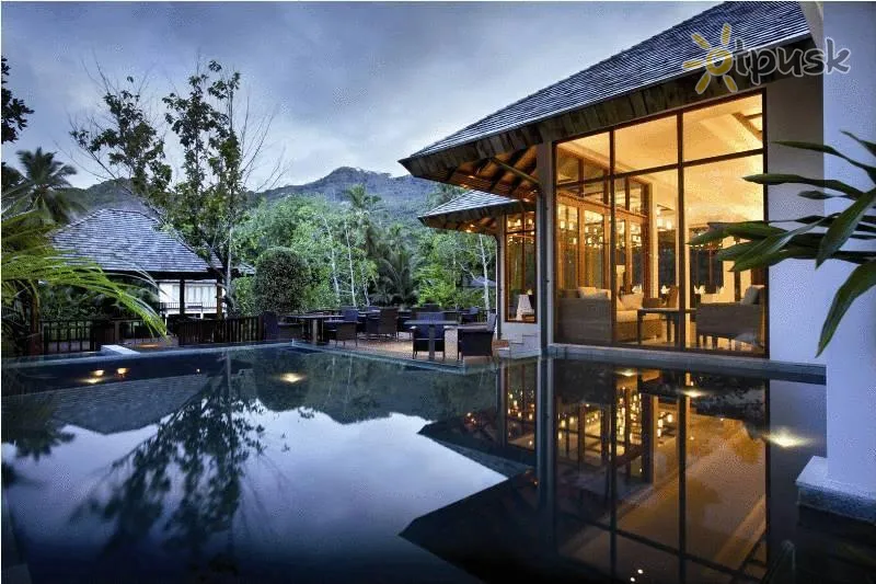 Фото отеля Hilton Seychelles Labriz Resort & Spa 5* par. Siluets Seišelu salas ārpuse un baseini
