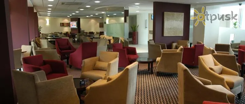 Фото отеля Holiday Inn Express London Stansted Airport 3* Londona Lielbritānija vestibils un interjers