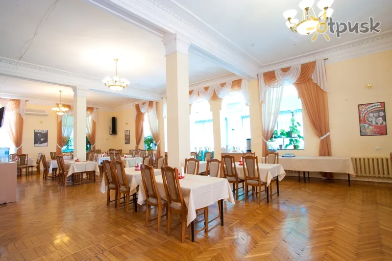 Фото отеля Актер Парк-Отель 3* Jalta Krima bāri un restorāni