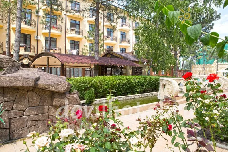 Фото отеля Довиль Отель & SPA 5* Anapa Krievija ārpuse un baseini