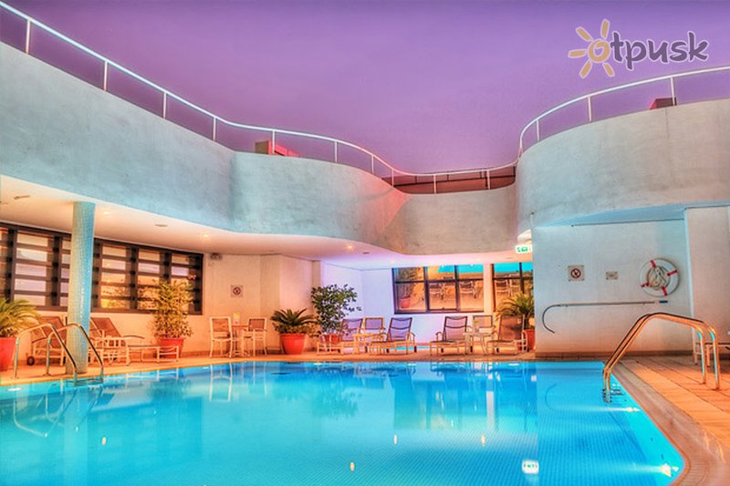 Фото отеля Holiday Inn Abu Dhabi 4* Абу Даби ОАЭ экстерьер и бассейны