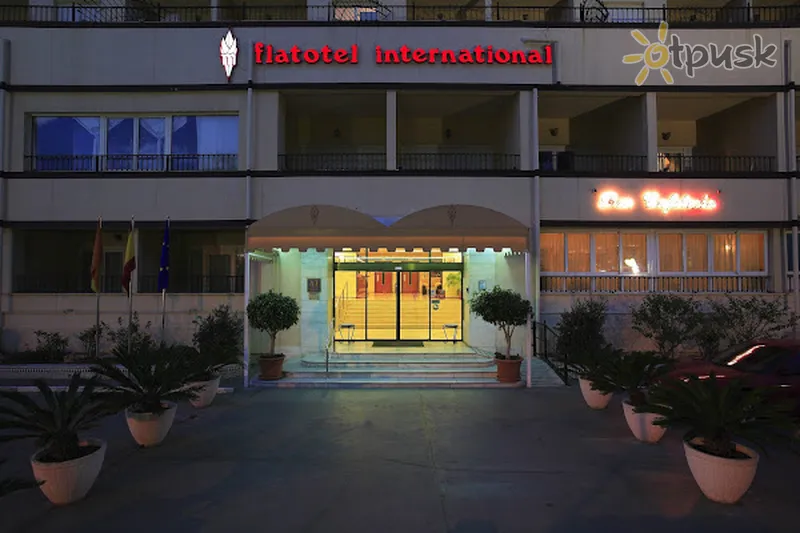 Фото отеля First Flatotel International 3* Коста Дель Соль Испания экстерьер и бассейны